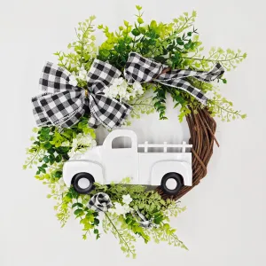 Bulk Christmas Truck Eucalyptus Wreaths Artificial Flower Wreaths Ornament for Front Door Wall Hanging Home Decoration Wholesale